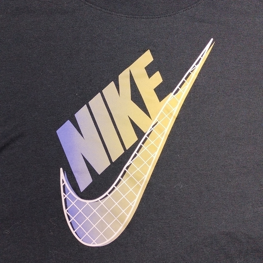 Nike medium sized men's t shirt